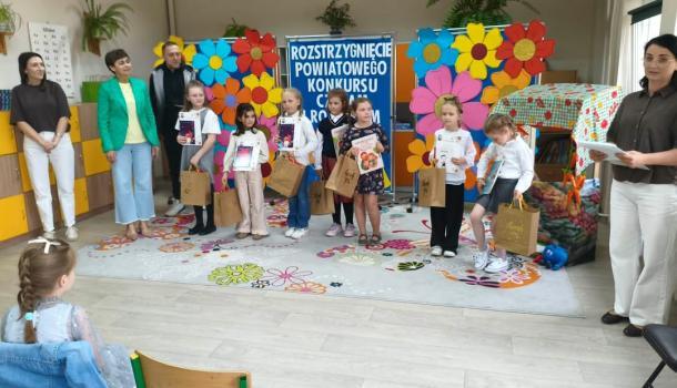 Lidia i Julia z SP 4 wyróżnione w konkursie „Czytam i rozumiem”