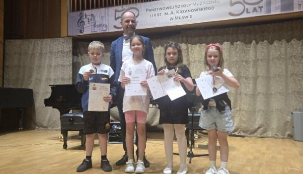 Uczniowie SP nr 7 na filharmonii pt. „Witajcie w naszej bajce”