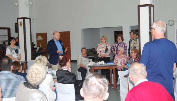 Burmistrz Sławomir Kowalewski spotkał sie z członkami zespołu „Cantare”