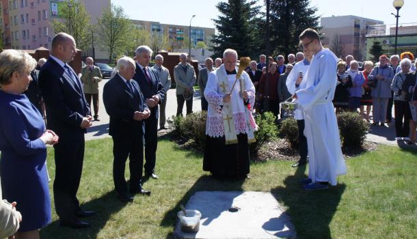  22 kwietnia przed kościołem pw. Ducha Świętego w Mławie wmurowano akt erekcyjny pod pomnik bł. ks. Jerzego Popiełuszki